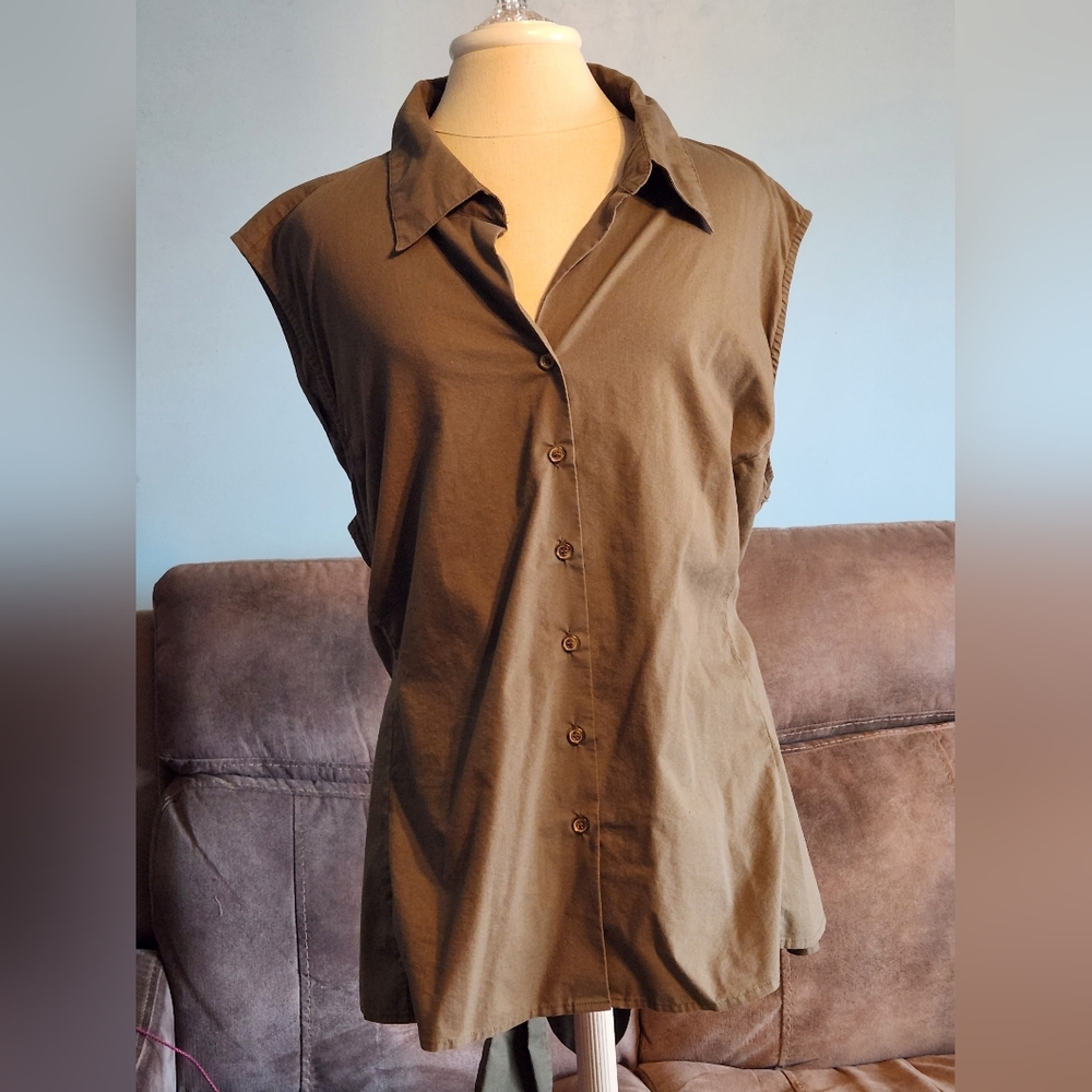 Cato 26-28, Olive green button up sleeveless blouse w collar
